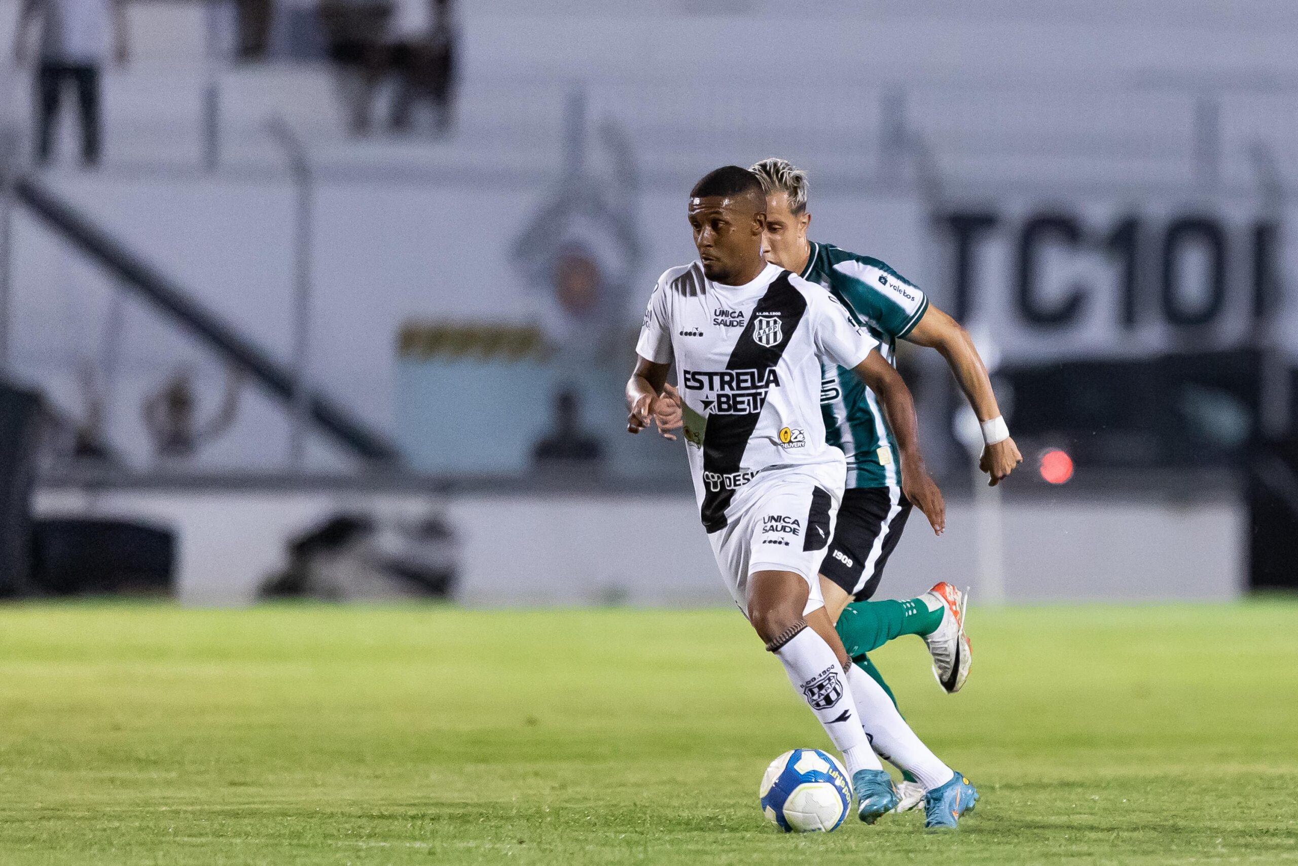 Volante Ramon durante jogo da Ponte Preta (Foto: Diogo Reis/PontePress)