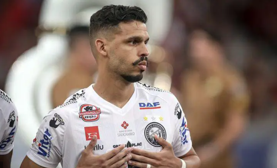 Meia Cássio Gabriel se aproxima de acerto com o Guarani
