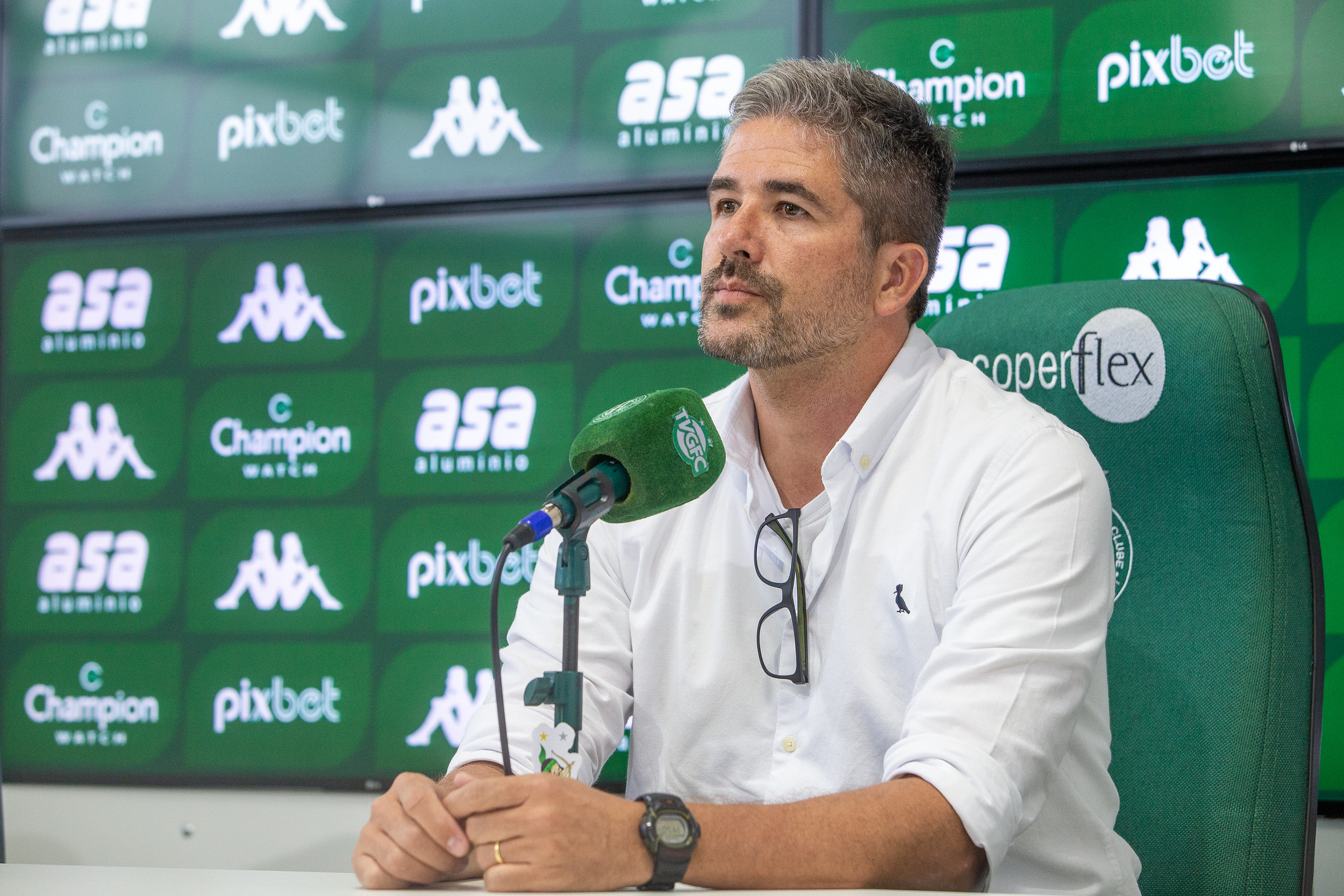 Rodrigo Pastana encaminha acerto com outro clube após saída do Guarani