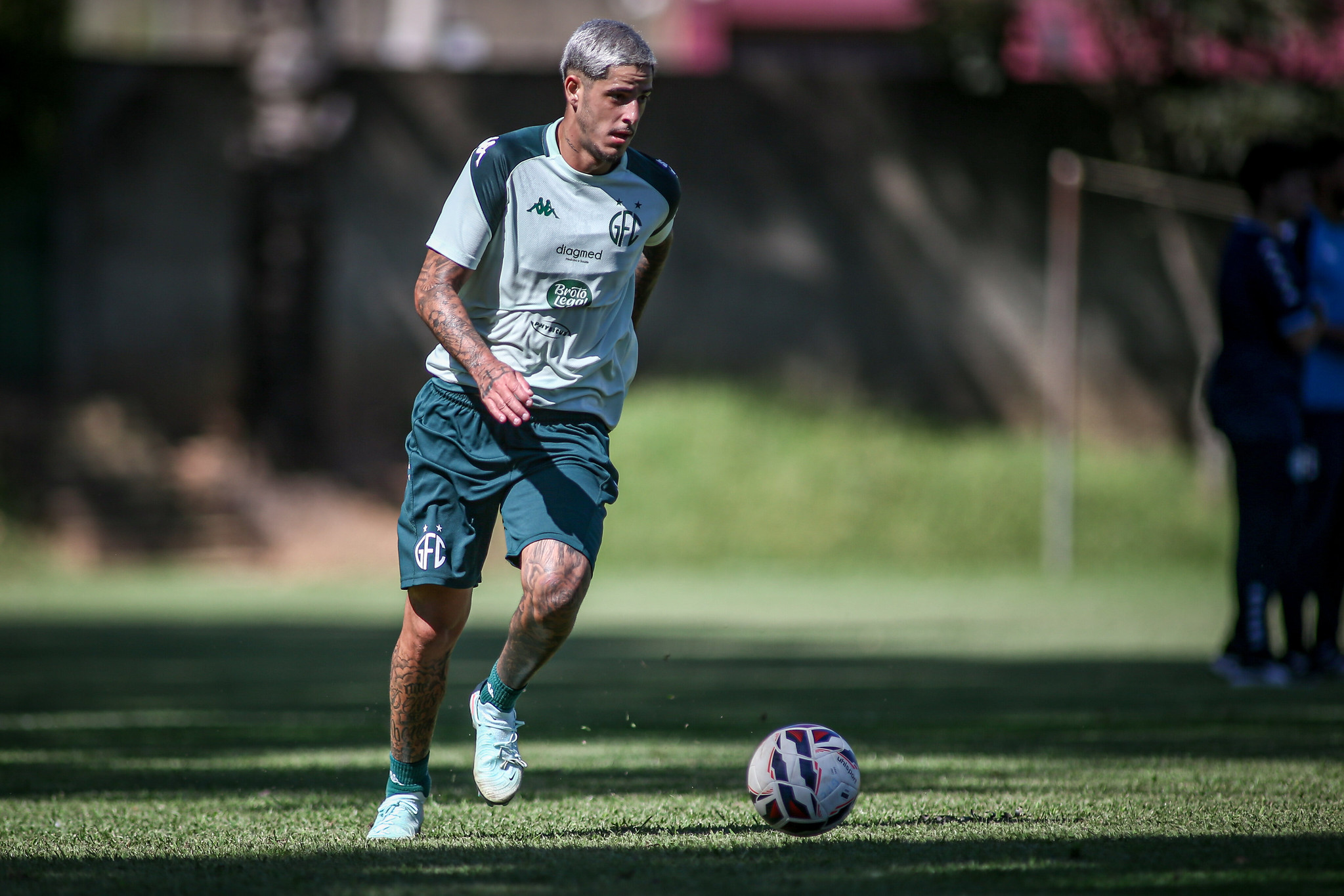 Lateral-direito JP Galvão destaca ambiente tranquilo no Guarani após primeira vitória na Série C
