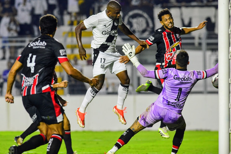 Ponte Preta define duelo contra Anápolis no primeiro tempo e segue invicta na Série C