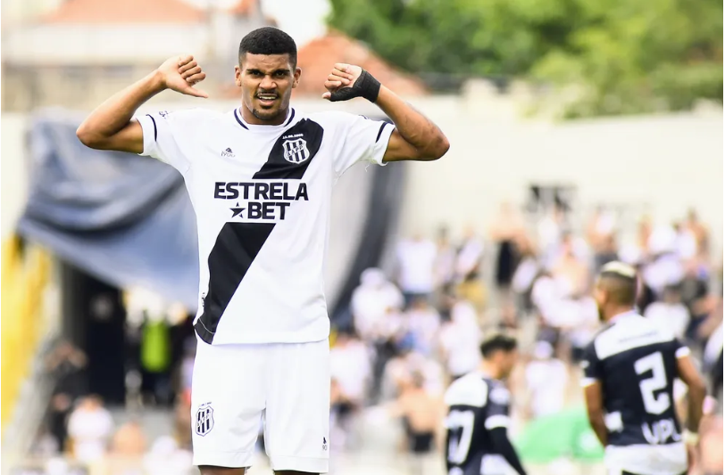 Atacante Jeh deve aparecer entre os relacionados para duelo diante do Anápolis pela Série C