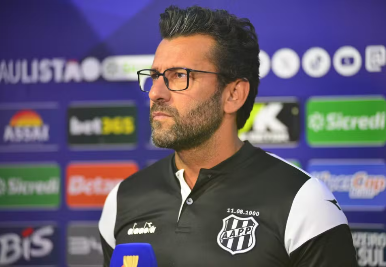 Valentim desabafa após nova expulsão e derrota da Ponte Preta na Série C
