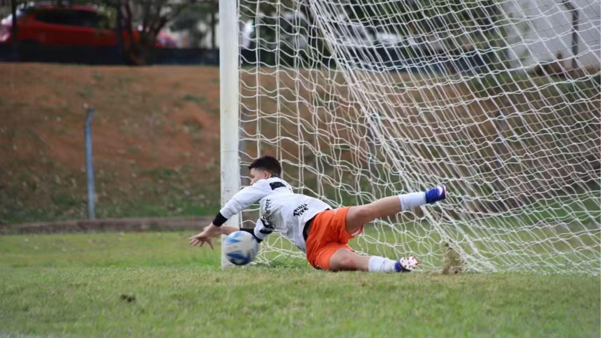 Taça das Favelas define finalistas em Campinas com heroína improvisada no gol