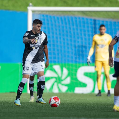 Lateral ex Ponte Preta assina contrato com Botafogo-SP