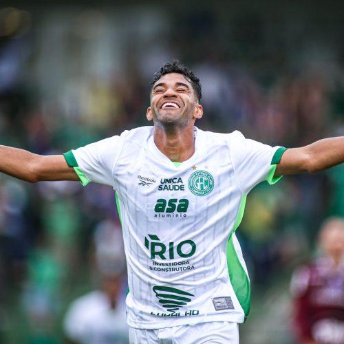 Isaque comemora fase positiva no Guarani e destaca adaptação em nova função no meio-campo