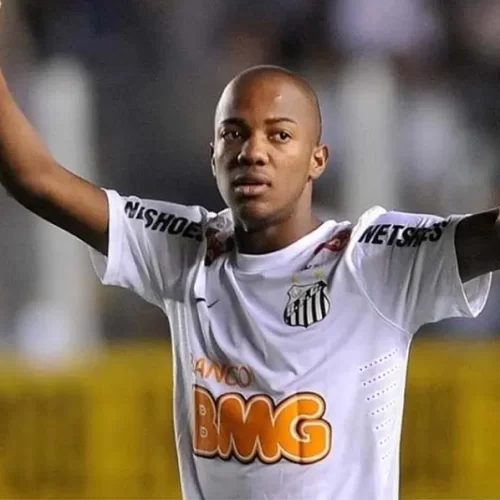 Victor Andrade fecha contrato com a Ponte Preta para 2025; informação foi divulgada por jornalista