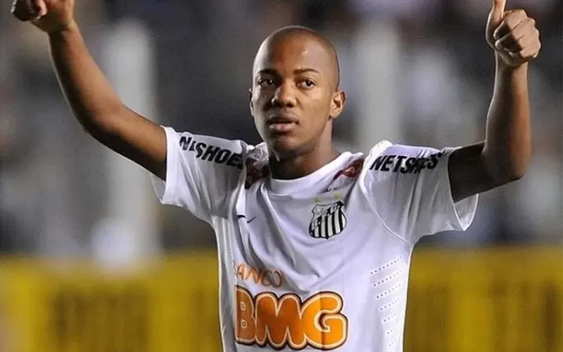 Victor Andrade fecha contrato com a Ponte Preta para 2025; informação foi divulgada por jornalista