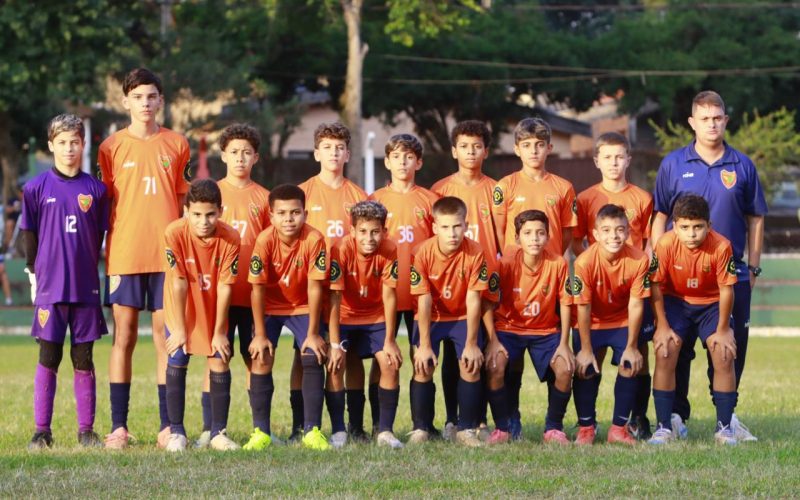 Leonardo Pavanati faz bom trabalho na frente da base do Brasilis.