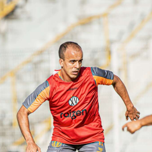 Matheus Carvalho renova contrato com o XV de Piracicaba para a temporada 2025