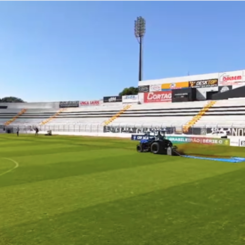 Ponte Preta revitaliza gramado do Moisés Lucarelli durante pausa sem jogos em casa