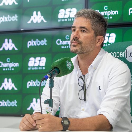 Rodrigo Pastana encaminha acerto com outro clube após saída do Guarani. Foto: Guarani FC