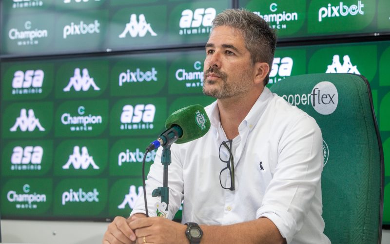 Rodrigo Pastana encaminha acerto com outro clube após saída do Guarani