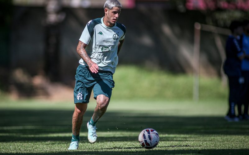 Lateral-direito JP Galvão destaca ambiente tranquilo no Guarani após primeira vitória na Série C