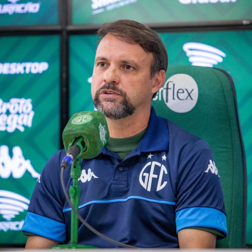 Técnico Maurício Souza é apresentado no Guarani