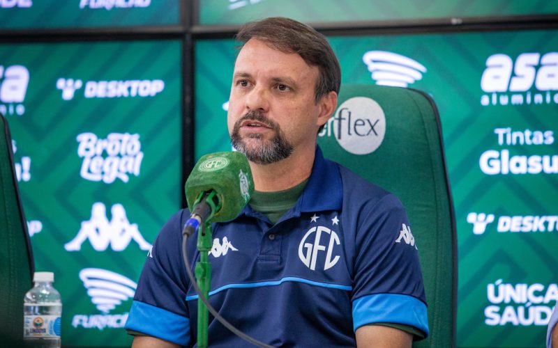Técnico Maurício Souza é apresentado no Guarani