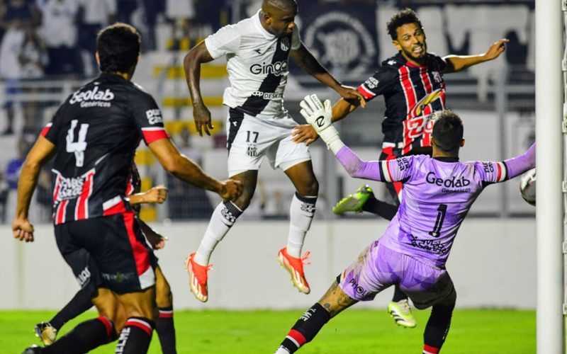 Ponte Preta define duelo contra Anápolis no primeiro tempo e segue invicta na Série C