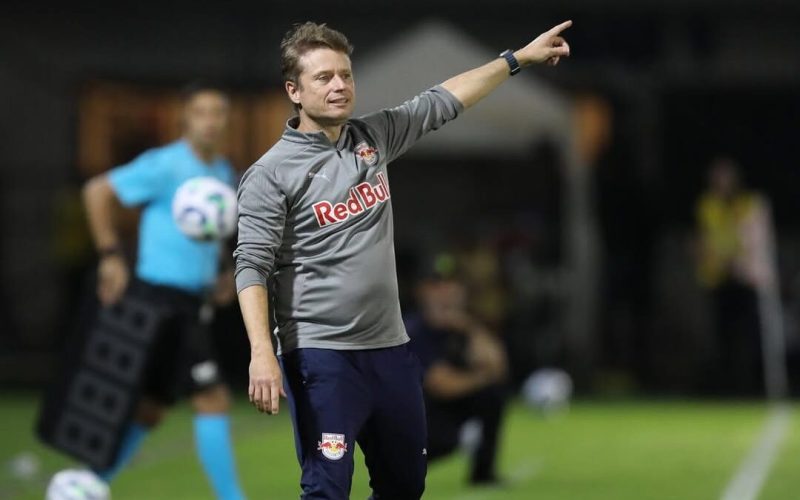 Técnico do RB Bragantino valoriza empenho do time em derrota para o Palmeiras no último domingo