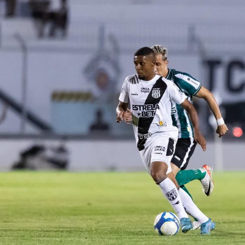 Volante Ramon durante jogo da Ponte Preta (Foto: Diogo Reis/PontePress)