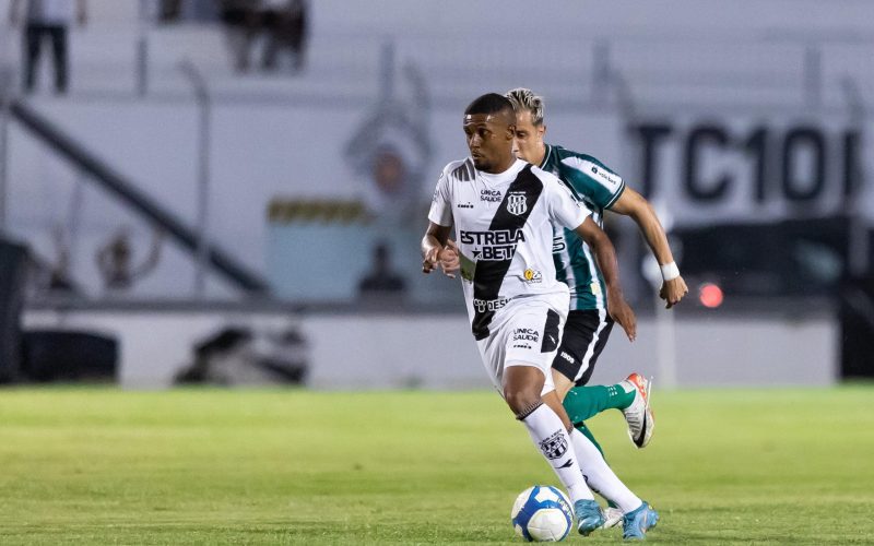 Volante Ramon em partida da Ponte Preta