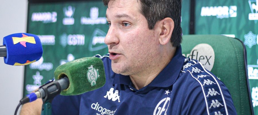 Técnico do Guarani alcança marca histórica no clube após seis anos