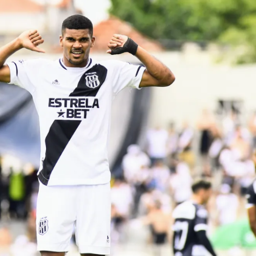 Atacante Jeh deve aparecer entre os relacionados para duelo diante do Anápolis pela Série C. Foto: Marcos Ribolli