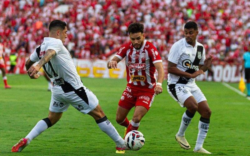 Macaca vence no sufoco e mantém viva a caminhada pelo acesso