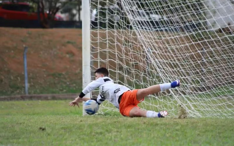 Taça das Favelas define finalistas em Campinas com heroína improvisada no gol